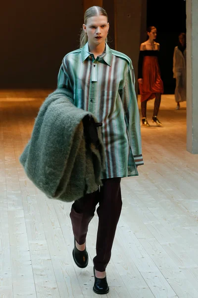 Look 30
